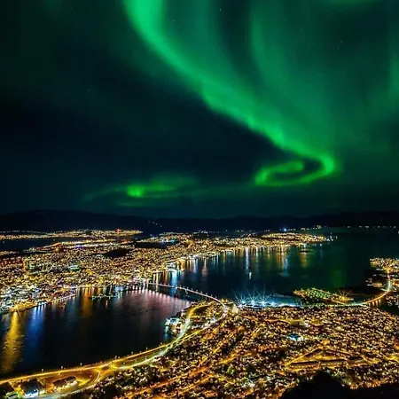 Northern Light And Midnight Sun Paradise Appartamento